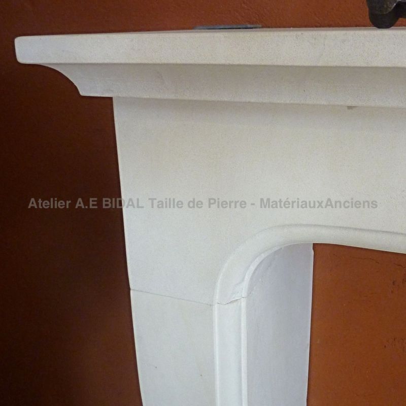 Traditional Provence fireplace, a classic mantelpiece full of charm - Atelier Alain BIDAL (Provence)