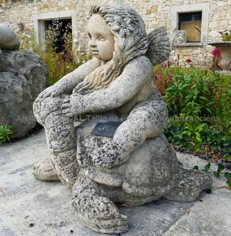 Hand-sculpted decorative items in weathered limestone - Atelier Alain BIDAL (Provence)