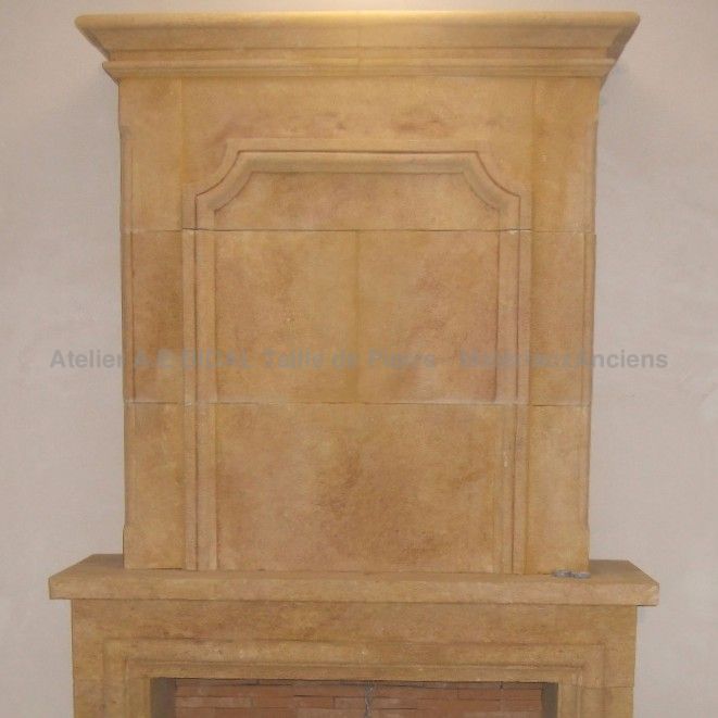 Louis XIII limestone mantelpiece in natural stone extracted in Provence - Atelier Alain BIDAL (Provence)