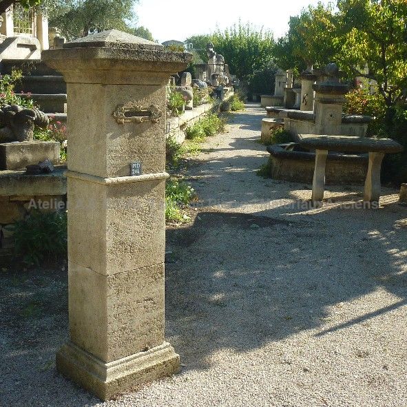 Boite aux lettres en pierre: un objet de déco en pierre par A Bidal tailleur de pierre.