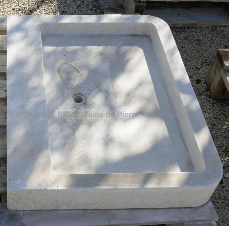 Traditional Provence stone sink : a monolithic shallow kitchen sink carved in quality limestone