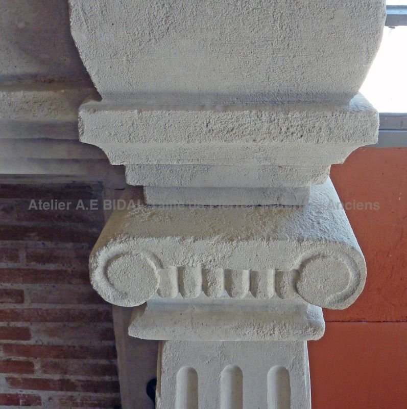 Cheminée en pierre naturelle d'Estaillades de style Napoléon III - Atelier Alain BIDAL (Provence)