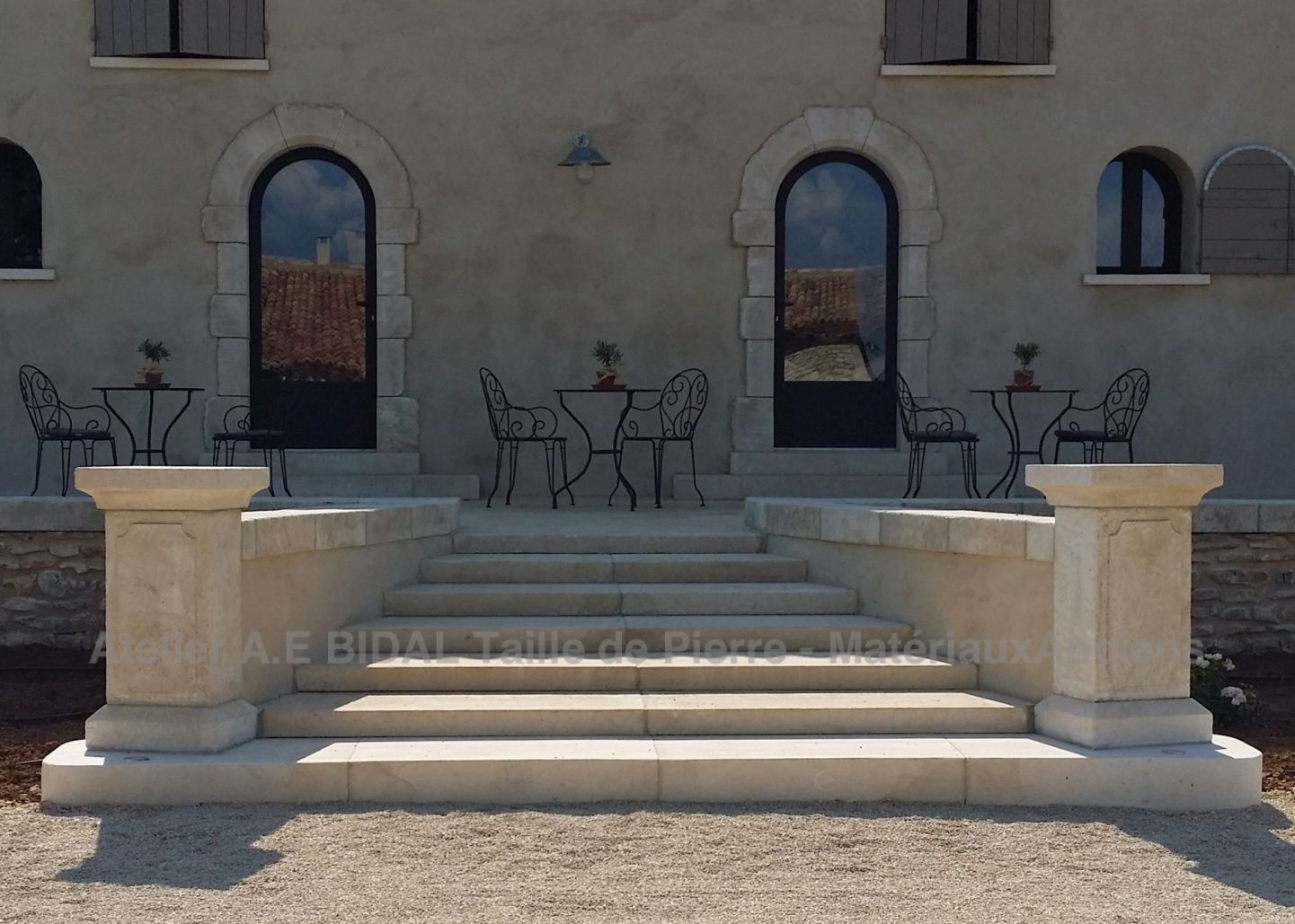 Aménagement en pierre de taille sur msure pour un grand domaine familial de Porvence.