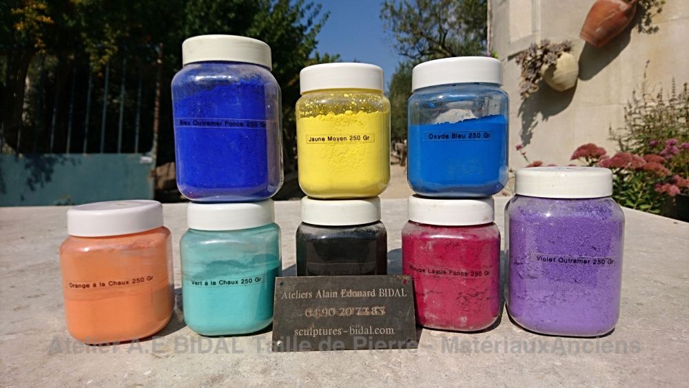 Atelier Alain Bidal: an artisan in Provence who sales fountains and fireplaces carved in natural stone and patinated according to your wishes.