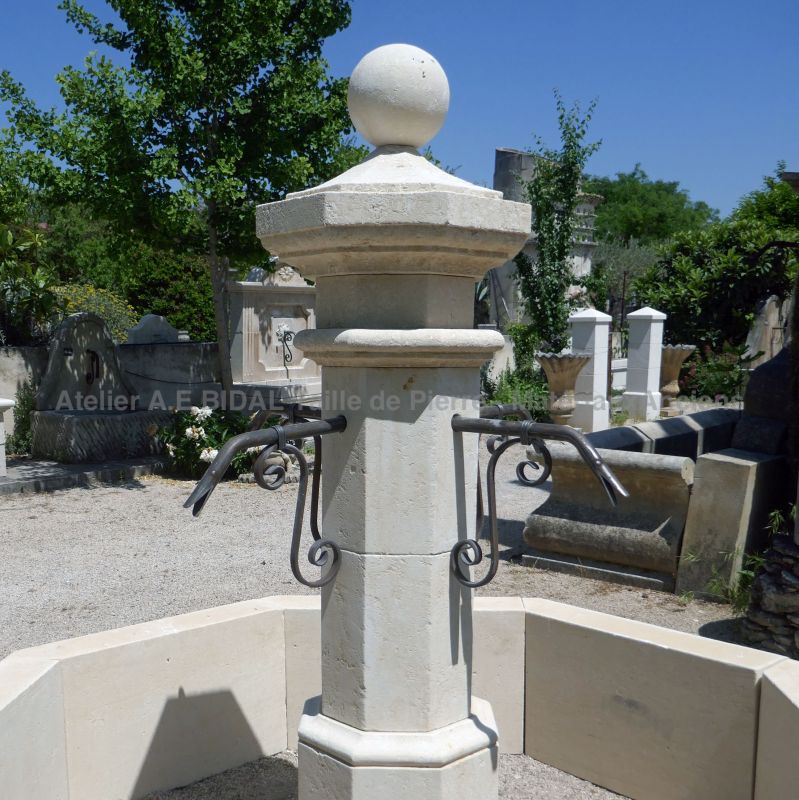 Octagonal fountain of Provence crafted in French limestone for great landscaping - Atelier Alain BIDAL (Provence)