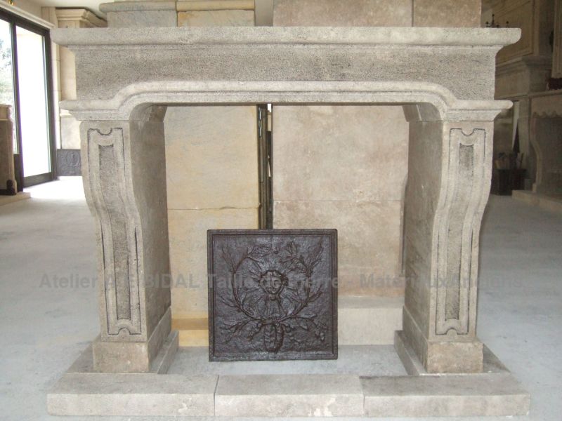 Louis XVI fireplace in weathered carved limestone - A one of a kind crafted work by Atelier Alain BIDAL (Provence)