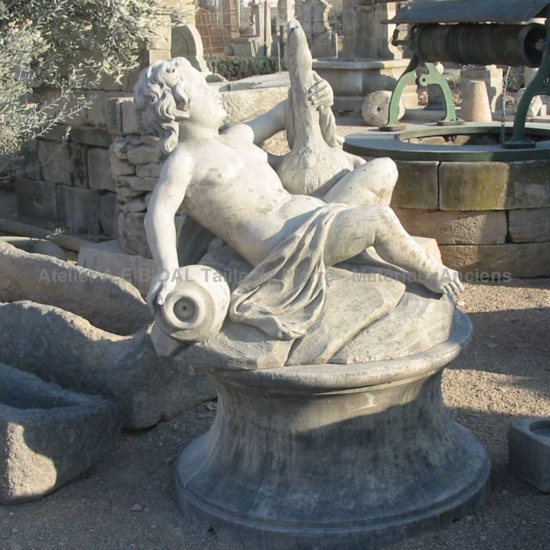 Sculpture centrale pour fontaine