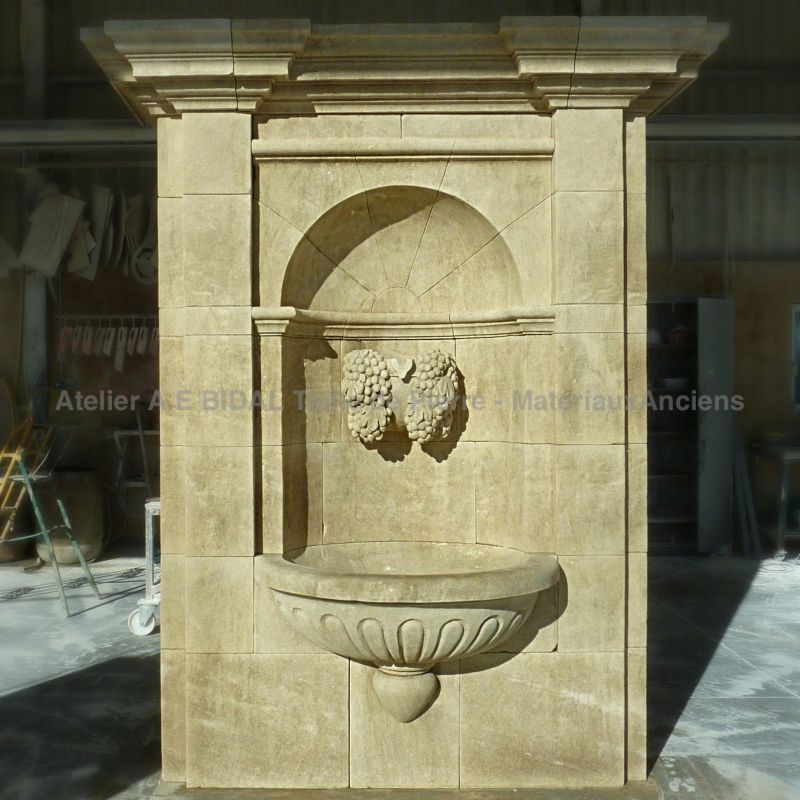 Stone fountain for a great outdoors decoration - Atelier Alain BIDAL (Provence)