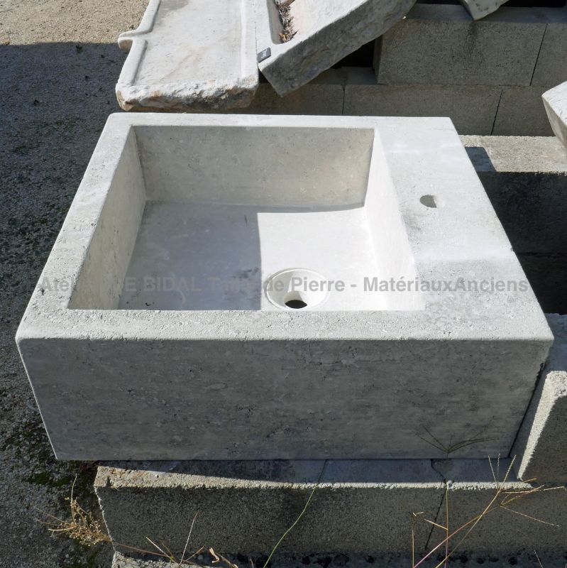 Kitchen sink or bathroom wash-basin in stone by the stone cutter of Provence Alain BIDAL