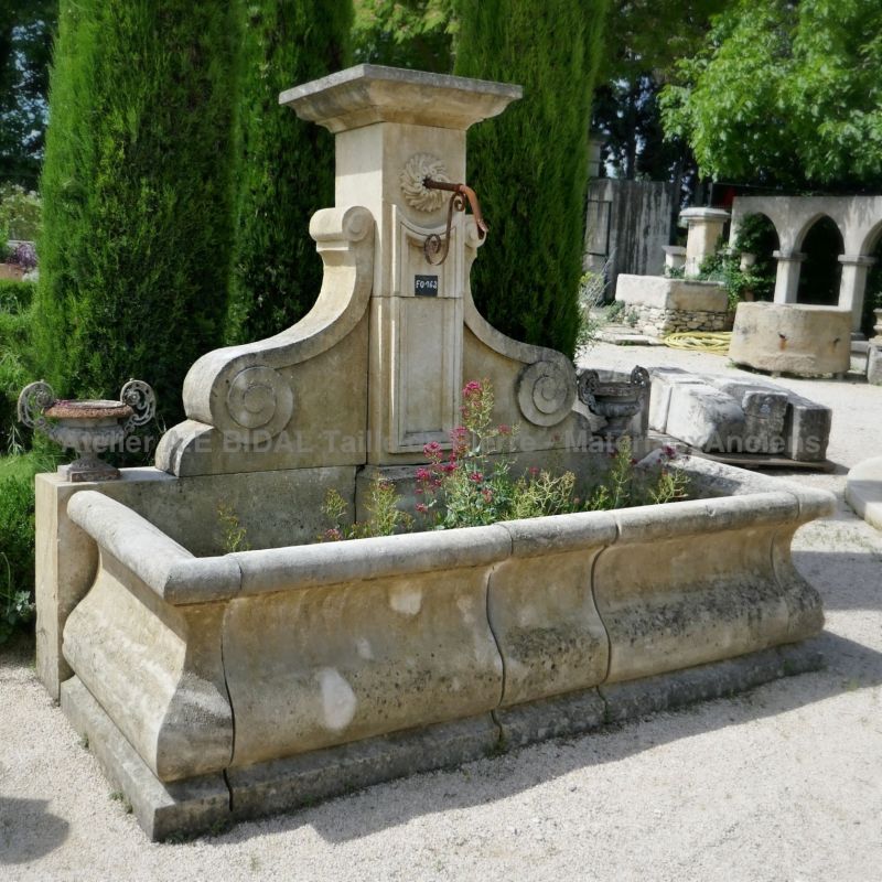 Cette fontaine de jardin est une réalisation unique en Provence de part son originalité.