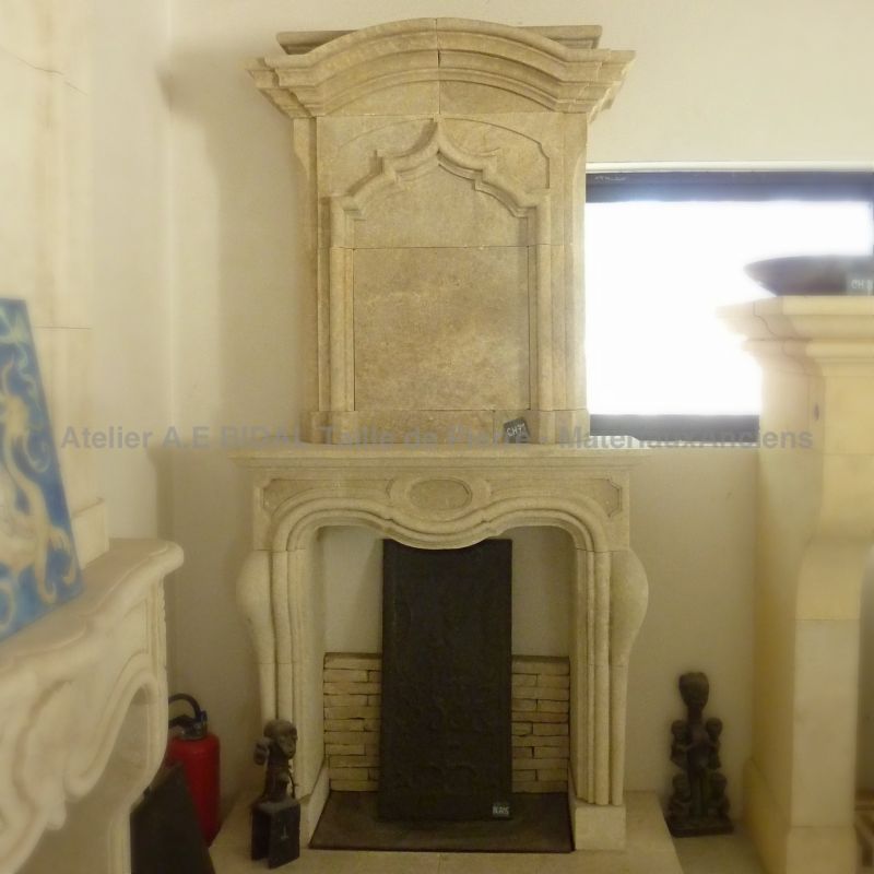 The stone mason AE Bidal introduces this fireplace of Louis XVth Style, made in natural stone.