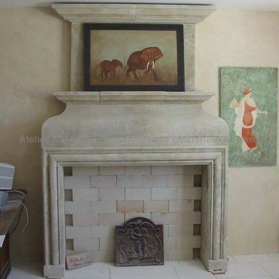 Louis XIII stone fireplace : a superb fireplace for a great decoration - Atelier Alain BIDAL (Provence)
