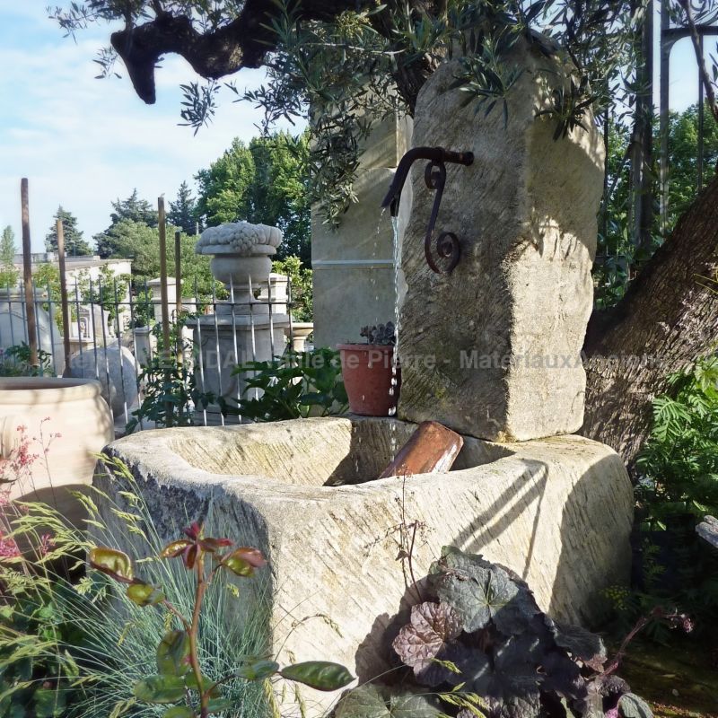 Rustic garden fountain ideal for a charming outside water point - Atelier Alain BIDAL (Provence)