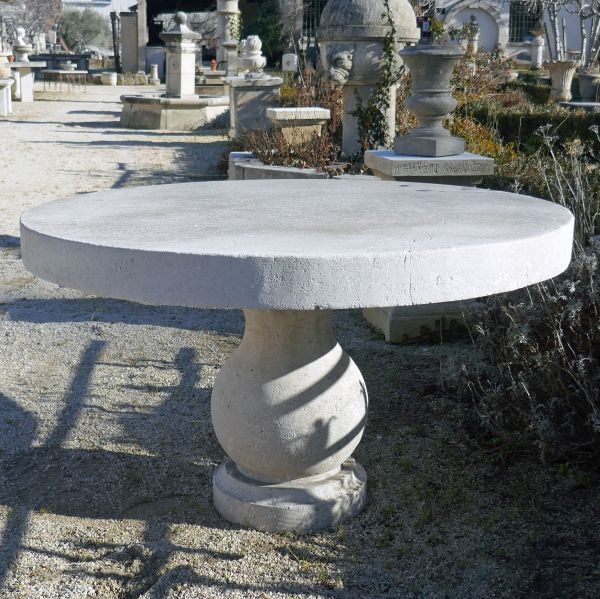 Garden table hand carved in natural French limestone by the master stone cutter of Atelier Alain BIDAL