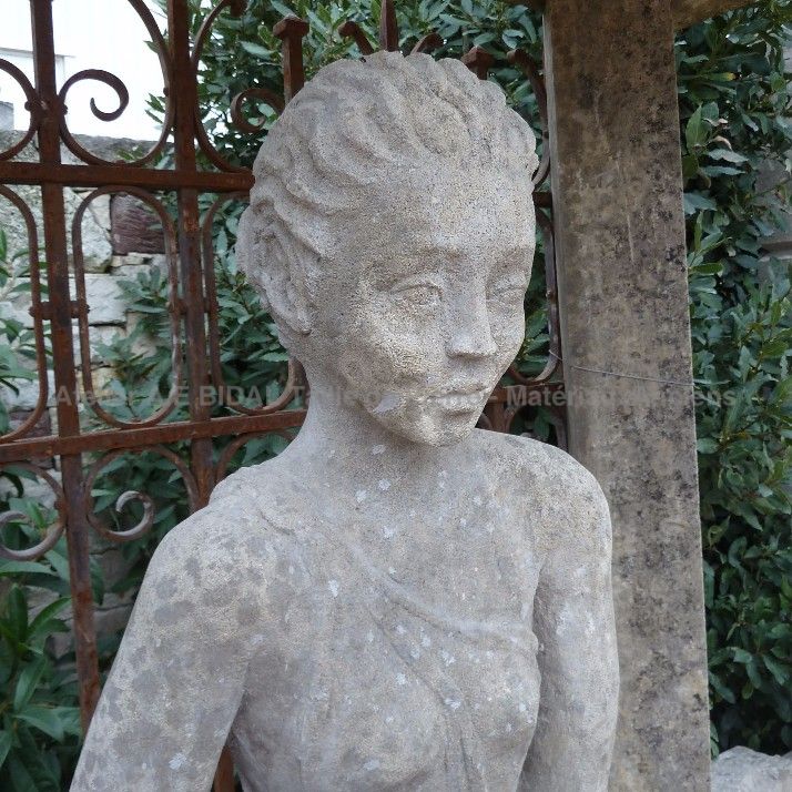 Buste de notre statue décorative de jardin - tailleur de pierre de l'Isle sur Sorgue.