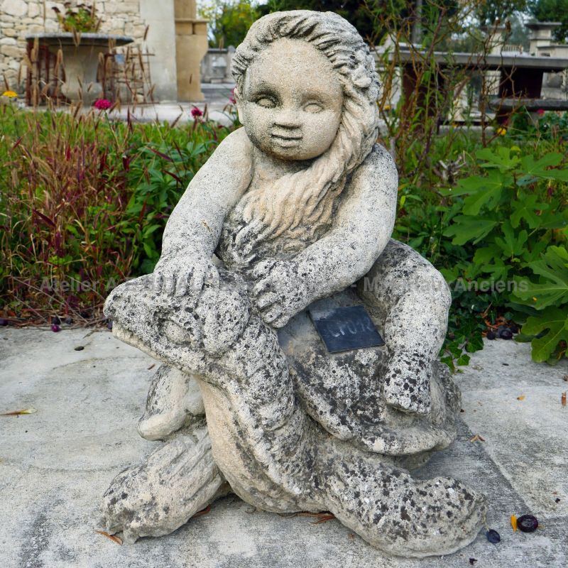 Hand-carved sculpture in weathered-by-time natural limestone - Atelier Alain BIDAL (Provence)