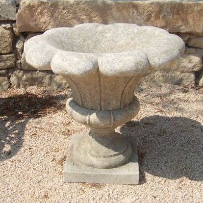 Vase en pierre naturelle sculpté en forme de fleur