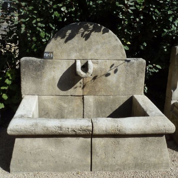 Garden fountain in natural stone | Country-style fountain in carved limestone by Alain BIDAL (Provence)