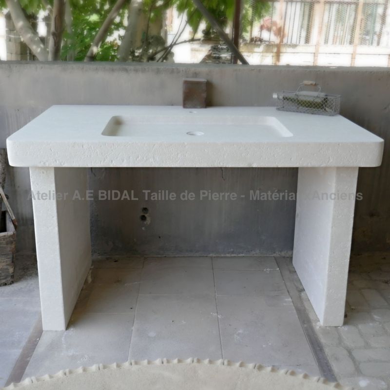 Fabrication artisanale d'éviers pour cuisine en pierre calcaire : Atelier Alain Bidal - Provence