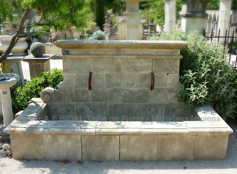 Garden fountain - rustic style in stone hand siz.  - signed by the Bidal workshop.