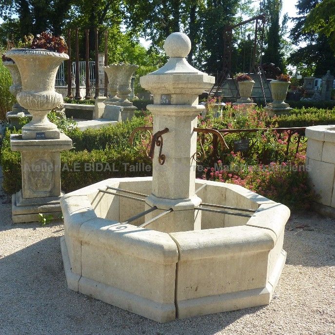 Central fountain in Avy stone, a creation signed by the atelier Alain BIDAL (Provence)