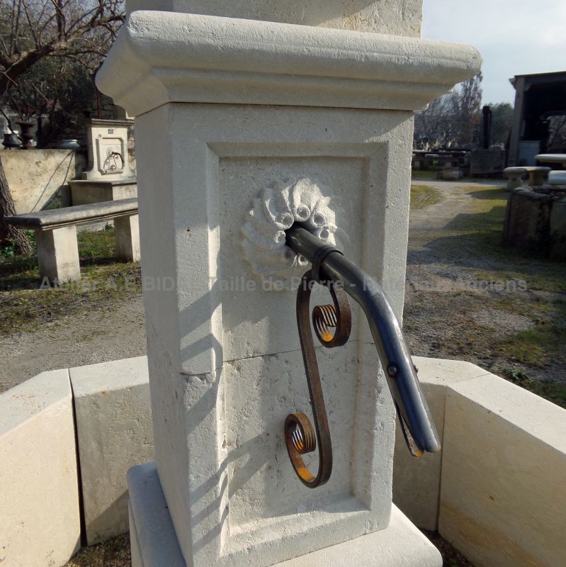 Provençal stone fountain for great garden design - Atelier Alain Bidal (Provence)
