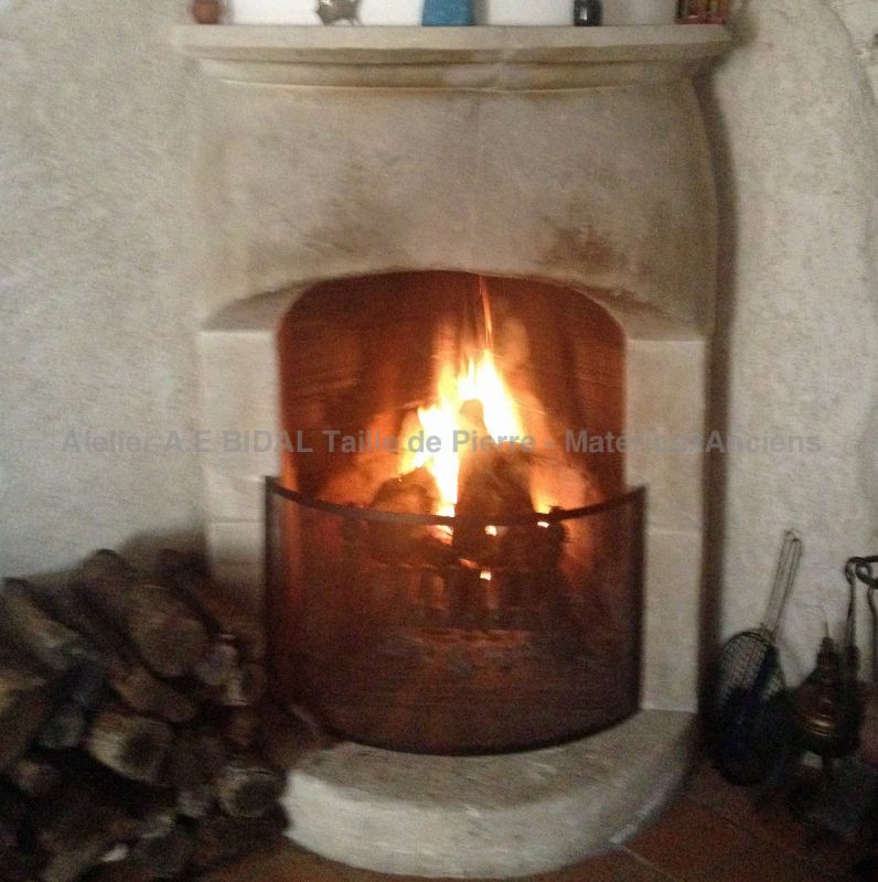 Gothic fireplace in carved stone - Atelier Alain BIDAL in Provence.