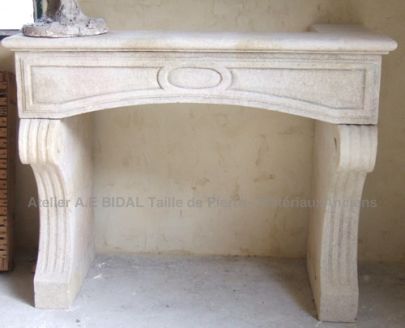 Cheminée en pierre de style "Transition" - Atelier Alain BIDAL (Provence)