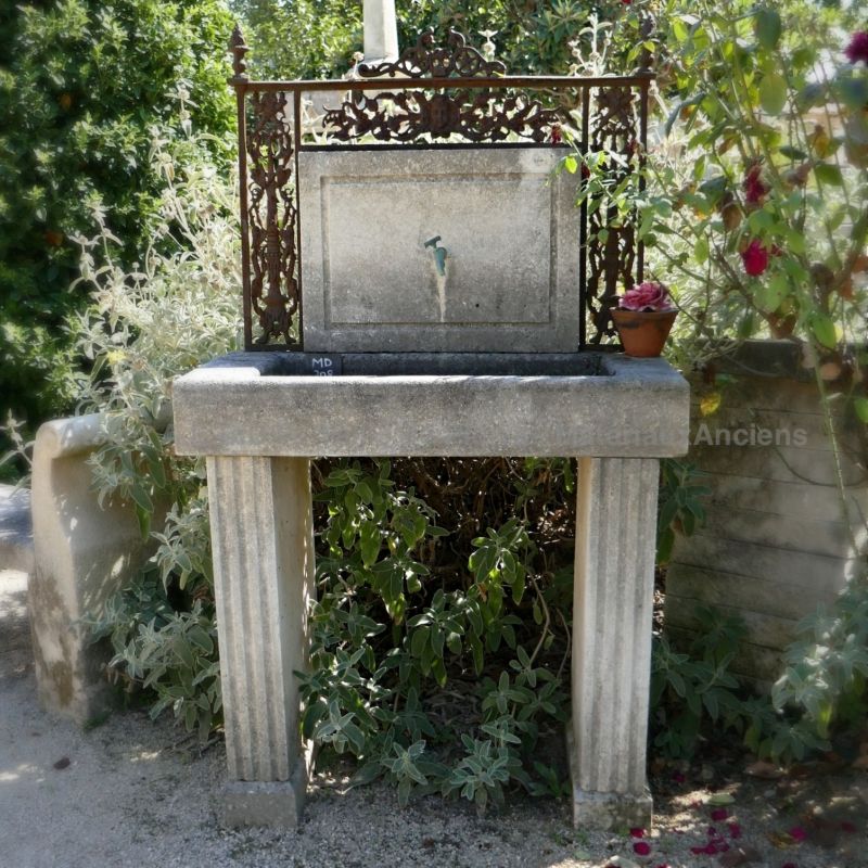 Outdoor stand-alone shallow sing in stone - Atelier Alain Bidal (Provence)