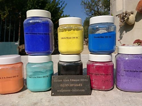 Atelier Alain Bidal: an artisan in Provence who sales fountains and fireplaces carved in natural stone and patinated according to your wishes.