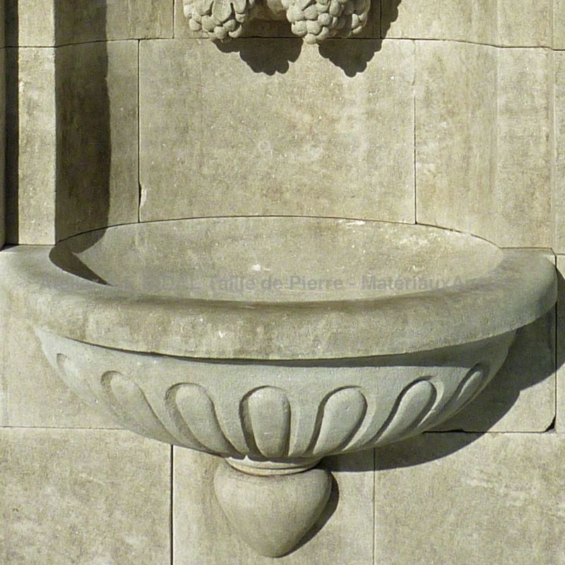 Decorative fountain for outdoors - Stone fountain crafted by Alain Bidal, Provence