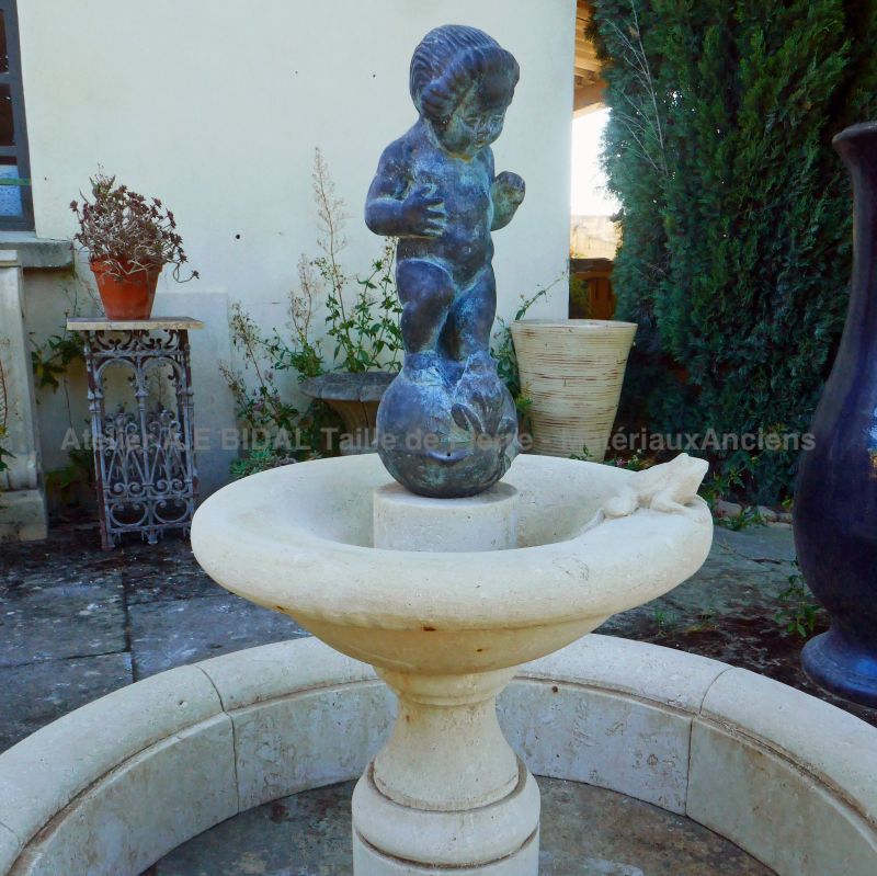 Round basin and overflowing bowl decorated with putto with frogs : Fountain for sale in Provence at Atelier Alain BIDAL