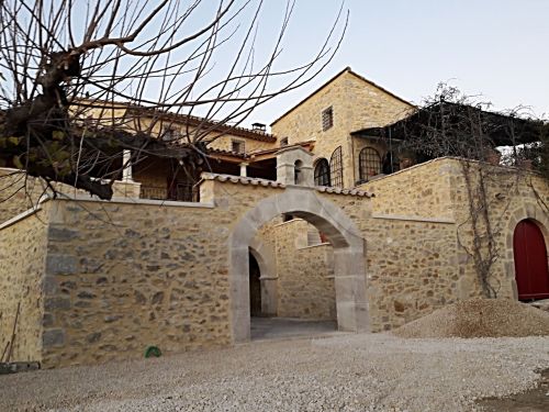 Customised stone cutting | Natural stone arch | Vault carved in stone | Custom made by Alain Bidal