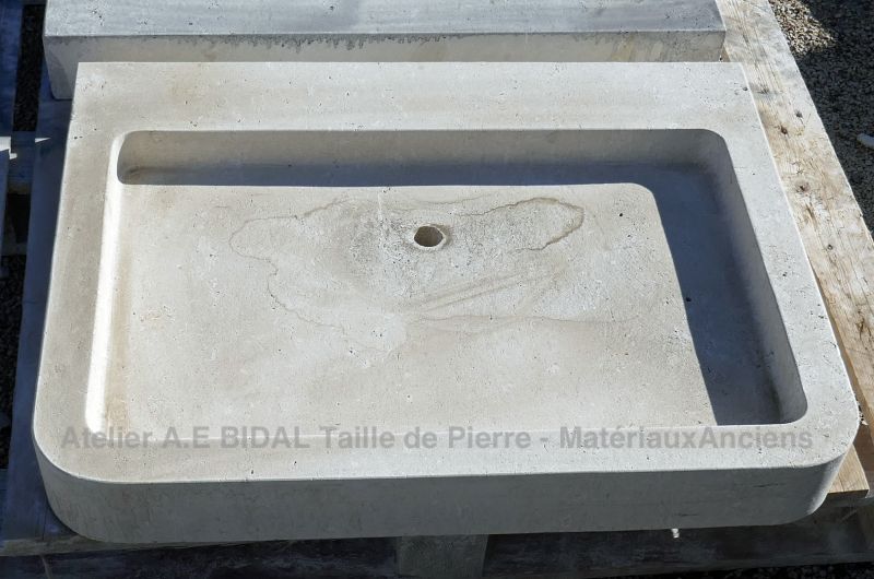 Hand made kitchen sinks carved in French limestone: Atelier Alain Bidal - Provence.