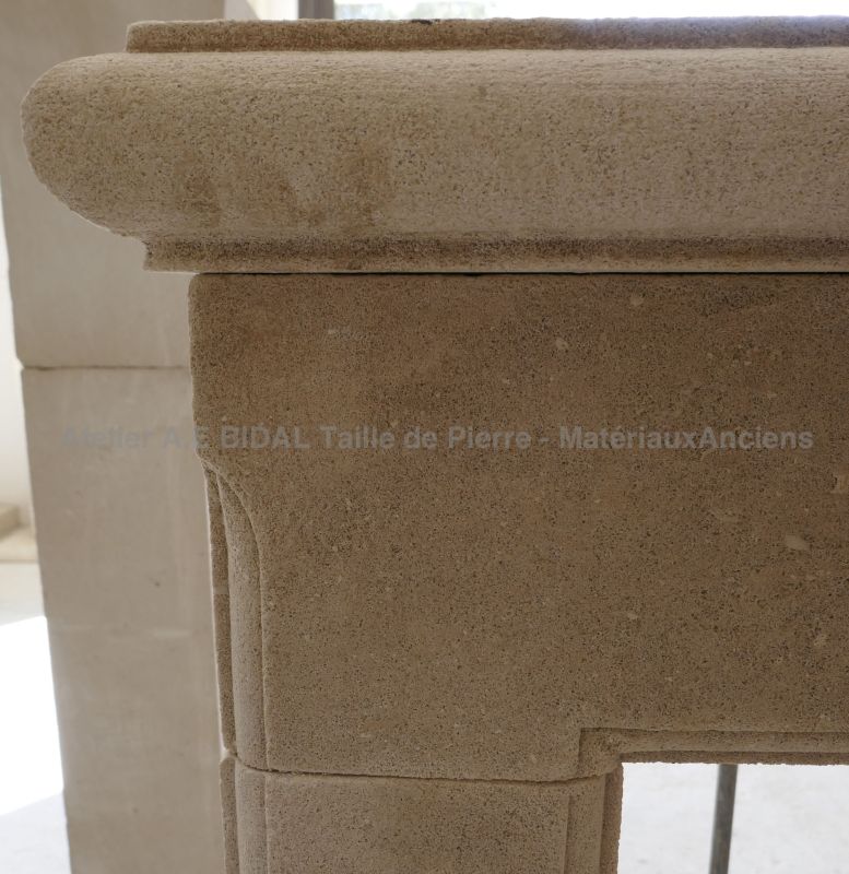 Traditional Provence firepalce in carved limestone, a classic mantelpiece - Atelier Alain BIDAL (Provence)