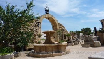 Alain Bidal a reçu, en son Atelier de taille de pierre situé à l'Isle sur la Sorgue, en plein coeur de la Provence, "La météo à la carte" de France 3. Emission consacrée à la Provence, et plus précisément à la taille de pierre en Provence