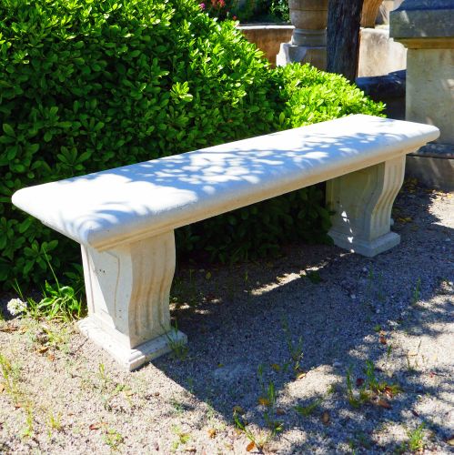 Banc de jardin en pierre sculptée : mobilier de jardin en pierre par Atelier Alain BIDAL.