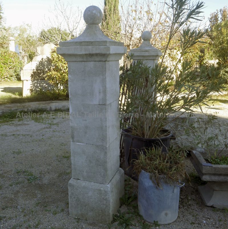 Carved limestone pillars for gate : a pair of small pillars by Atelier Alain BIDAL (Provence)