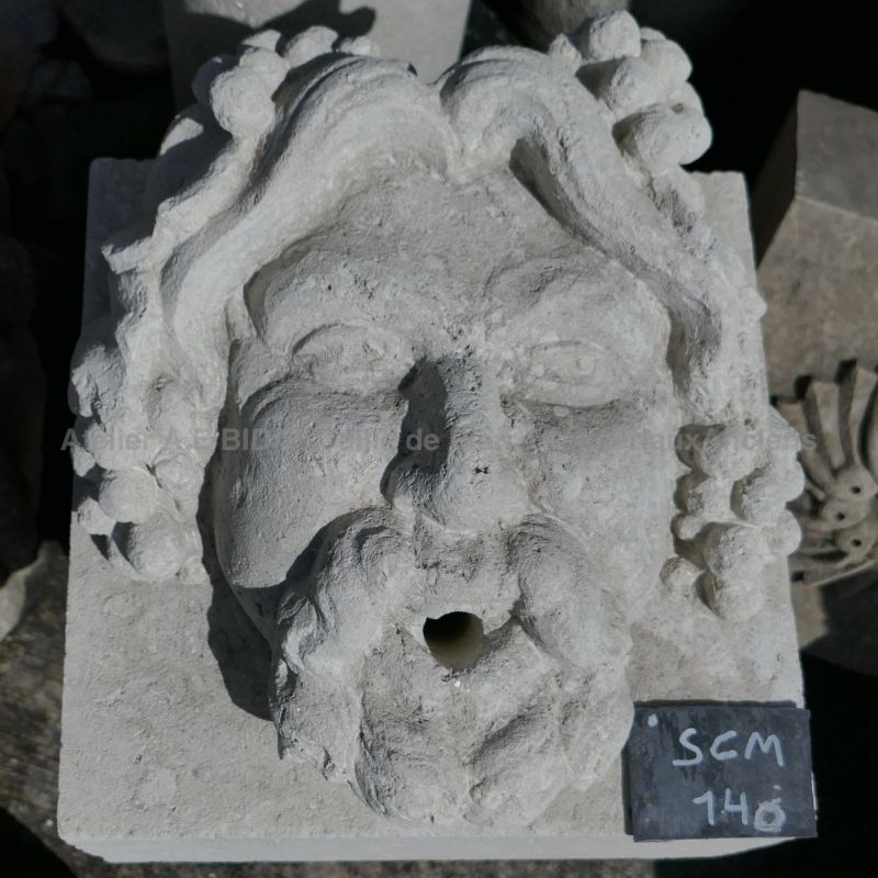 Sculpture en pierre naturelle : tête de Bacchus