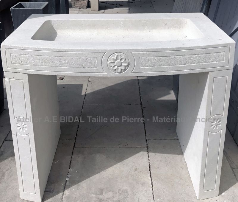 Kitchen sink in stone : handcrafted French stone sink by Atelier BIDAL, Provence
