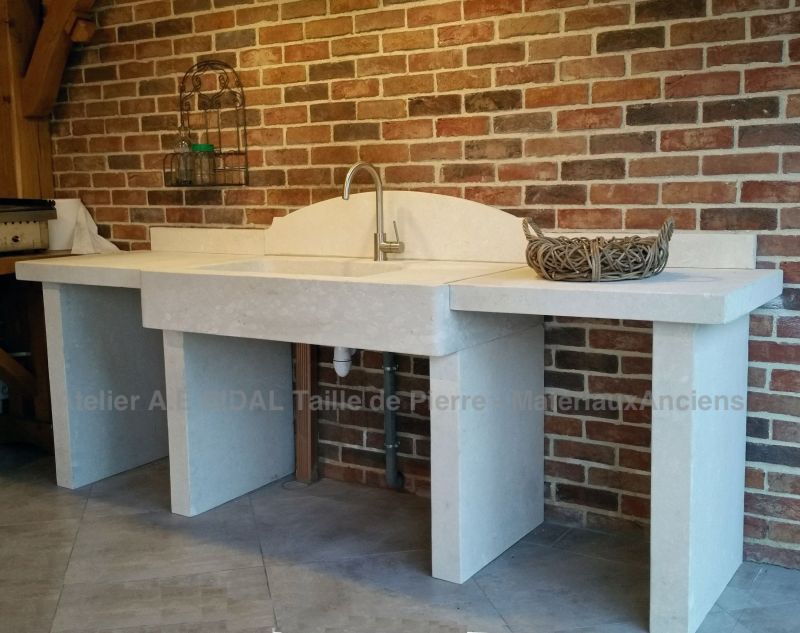 Quality hand-crafted kitchen in stone - Atelier Alain Bidal (Provence)