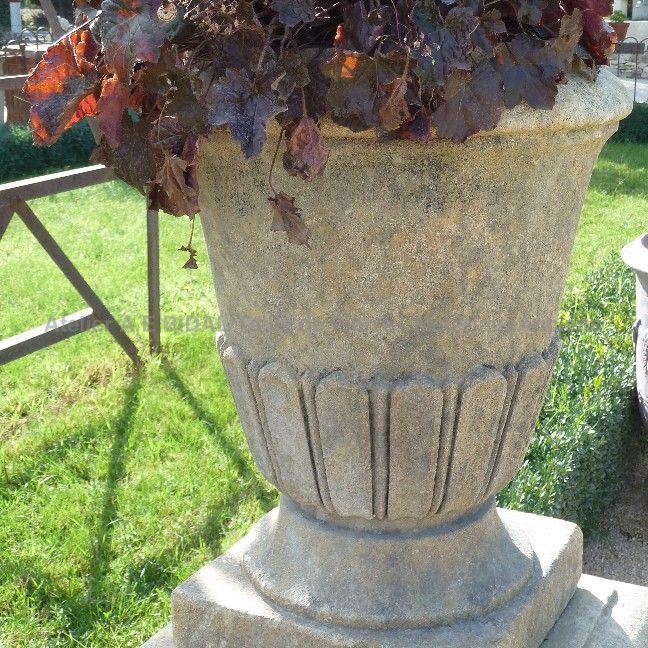 Stone vase - vase in Freestone from Estaillades 
