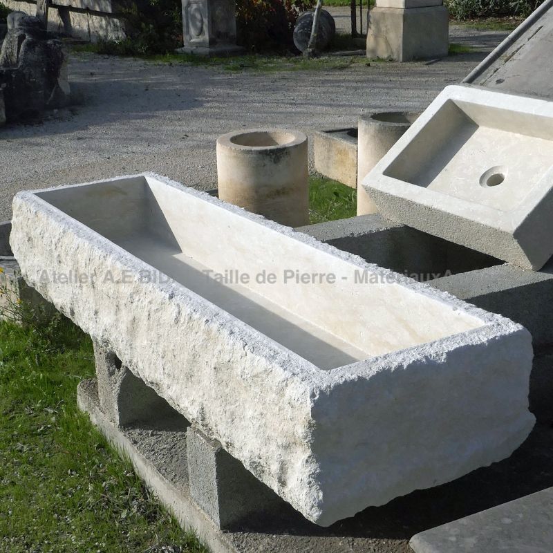 Évier de cuisine en pierre par le tailleur de pierre en Provence Atelier Alain BIDAL