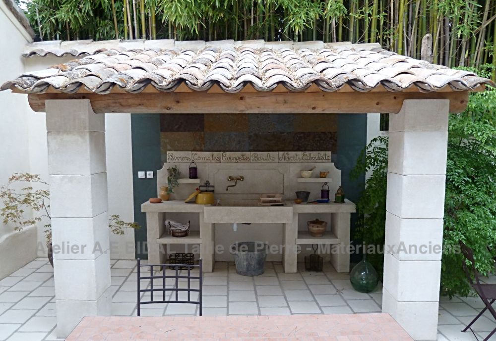 Sinks in stone, wash-basins in stone, kitchens in stone.