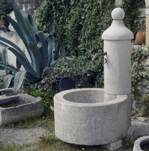 Provence natural stone fountain by the stonemason Alain Bidal, Provence