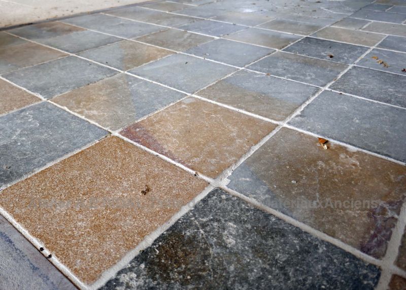 Pavés en pierre par le spécialiste du dallage en pierre Atelier Alain Bidal.