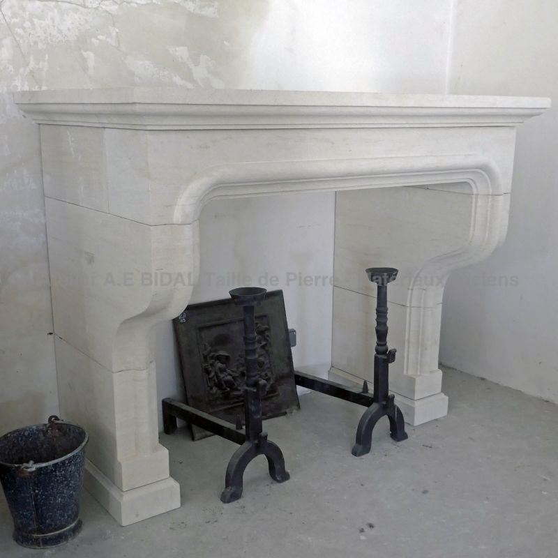 Louis XIII stone fireplace hand-crafted in Provence by the stone mason of the Atelier Alain BIDAL