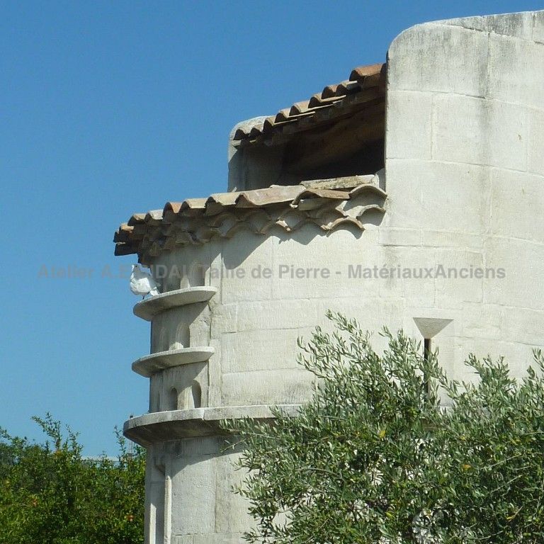 Pigeonnier en pierre de taille de Provence - la pierre d'Estaillades