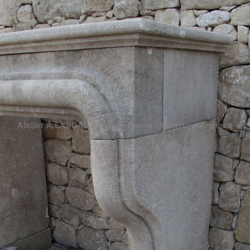 Classic Louis XIII mantel in carved limestone - Atelier Alain BIDAL (Provence)