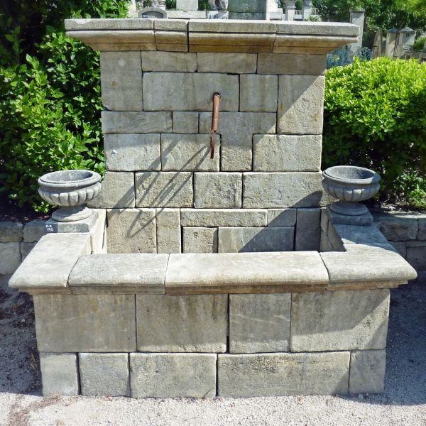 Fontaine de jardin murale  Fontaine à bac massif des ateliers Bidal